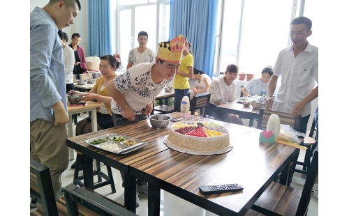 火紅六月，濃情生日會