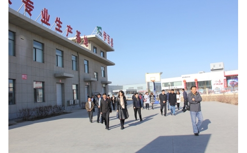 黨建引領(lǐng)促減稅降費(fèi)落地，黨員帶頭抓普惠政策落實(shí)