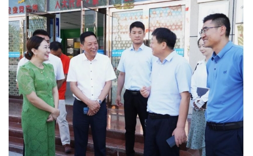 市領(lǐng)導赴銀川伊百盛面對面問需求，實打?qū)嵔怆y題